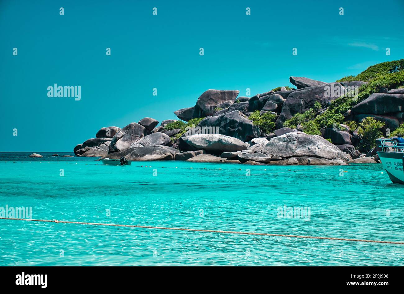 Isole Similan, Khaolak, Phang-Nga, Thailandia 18 aprile 2021 stordimento, Vista panoramica sulle acque turchesi del mare delle Andamane alle isole Similan Foto Stock