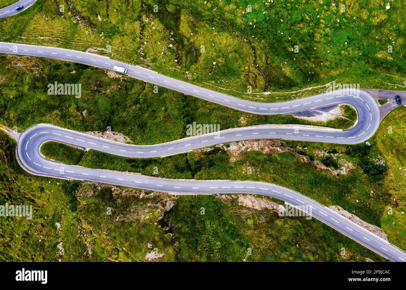 Oberalp passa la tortuosa strada a serpentina nelle Alpi svizzere centrali, in Svizzera Foto Stock