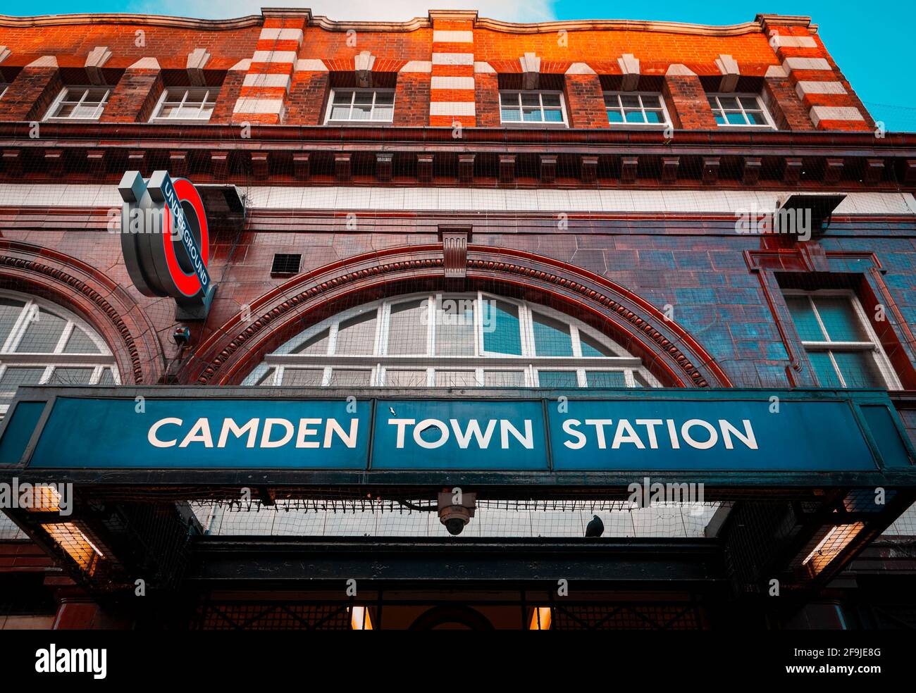 Ingresso alla stazione della metropolitana di Camden Town, Camden Town, Londra, Inghilterra Foto Stock
