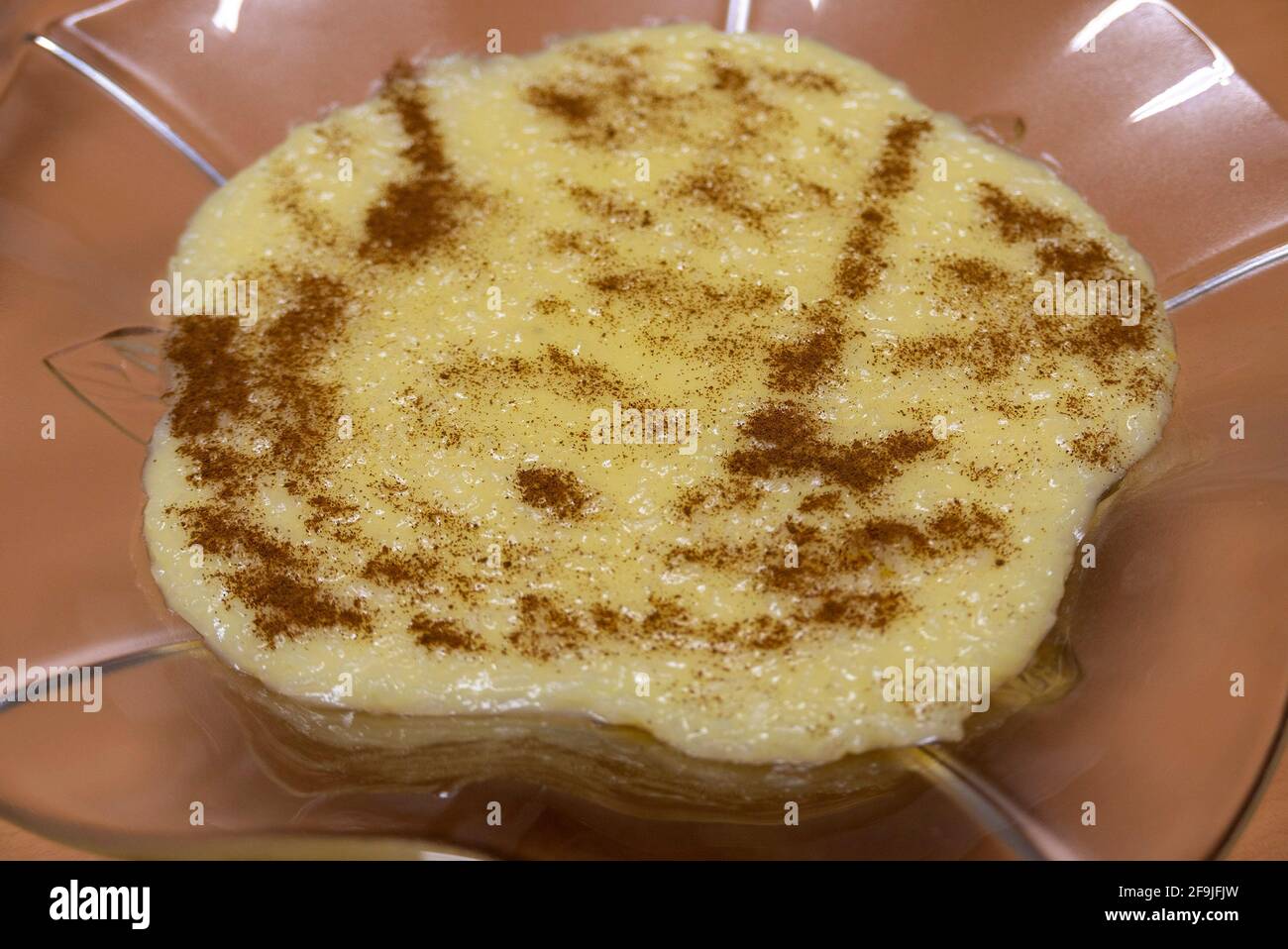 Dessert portoghese tradizionale Arroz Doce - simile a arroz spagnolo con liche e budino di riso Foto Stock
