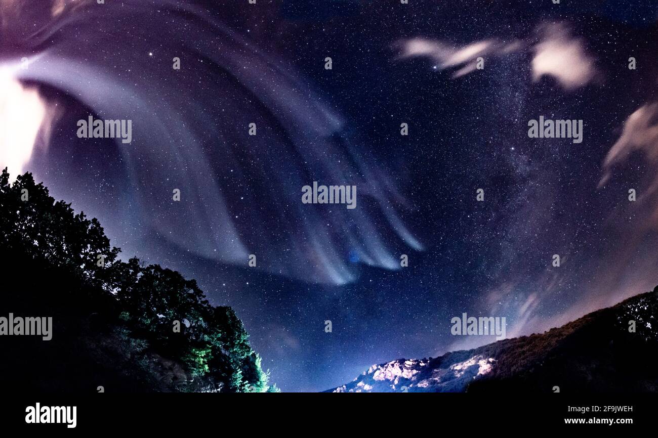 Il movimento del inizia nel cielo notturno Foto Stock