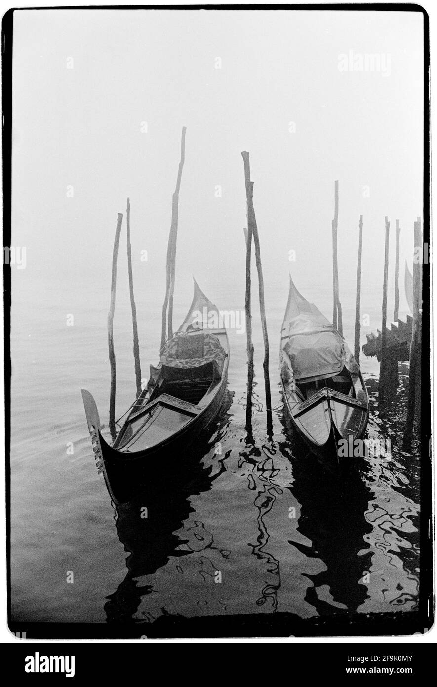 Venezia in Veneto Febbraio 1982 Venezia; Venezia: Venesia o Venexia è una città del nord-est Italia e capitale del Veneto. E' costruito su un gruppo di 118 piccole isole separate da canali e collegate da oltre 400 ponti Foto Stock