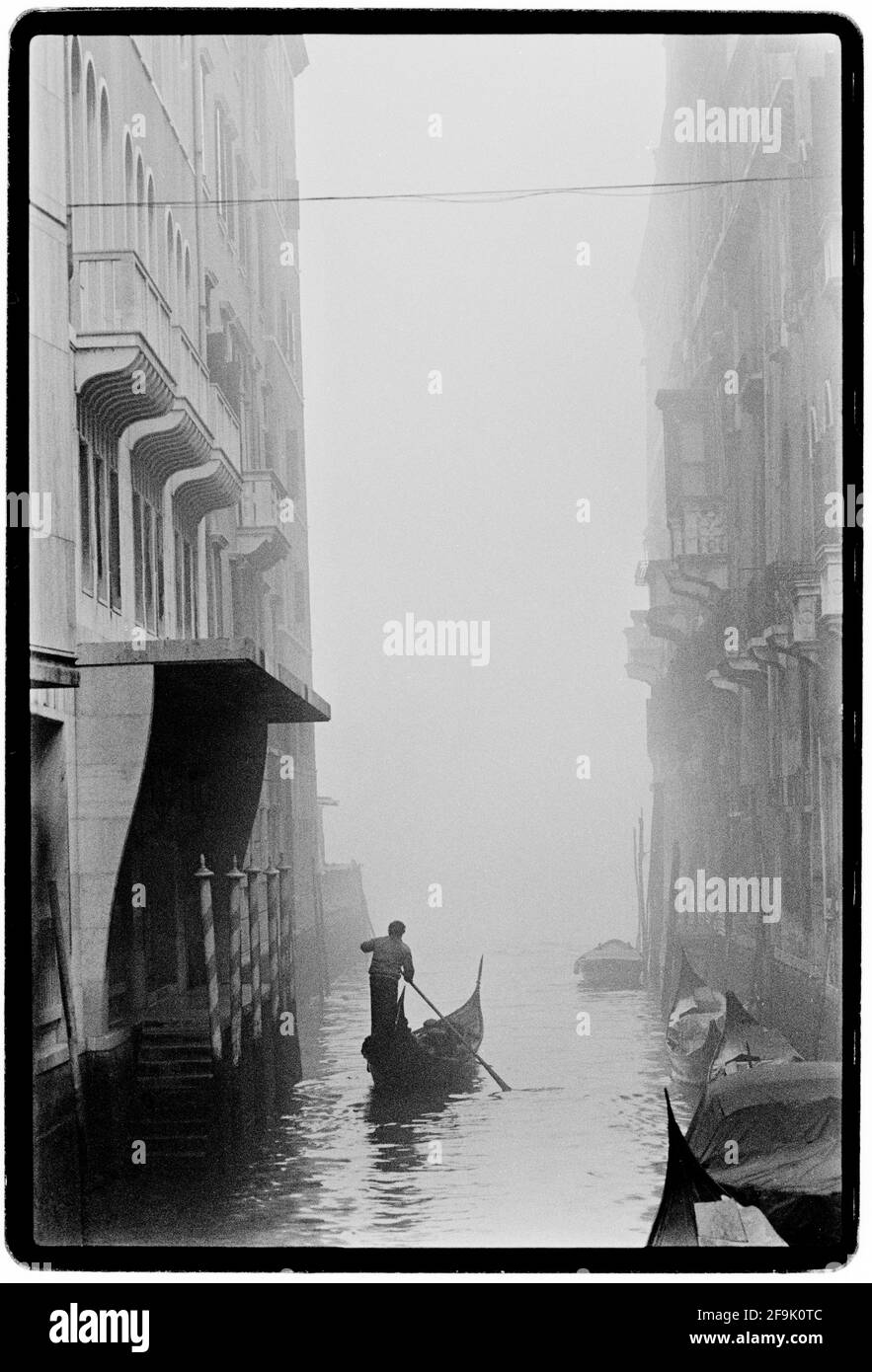 Venezia in Veneto Febbraio 1982 Venezia; Venezia: Venesia o Venexia è una città del nord-est Italia e capitale del Veneto. E' costruito su un gruppo di 118 piccole isole separate da canali e collegate da oltre 400 ponti Foto Stock