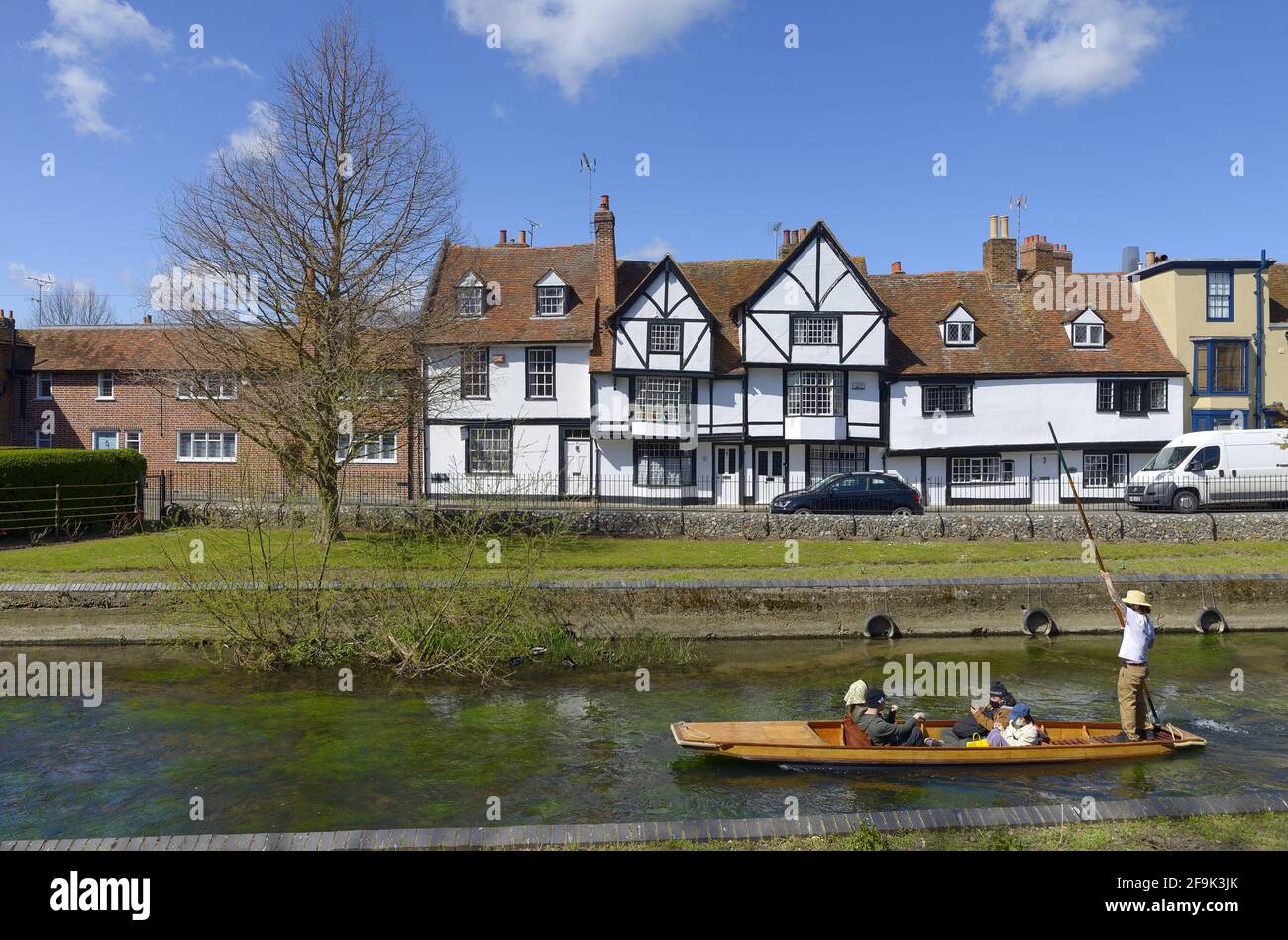 A Canterbury Kent, Regno Unito. Westgate Gardens / Fiume Stour. Punto di partenza turistico per fare gite in barca dal punt Foto Stock