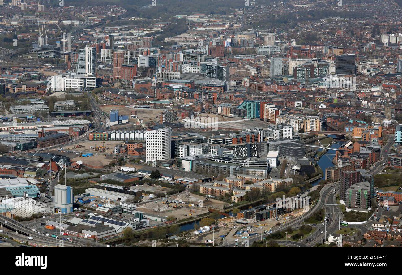 Vista aerea dal molo di Leeds verso lo skyline del centro di Leeds Foto Stock