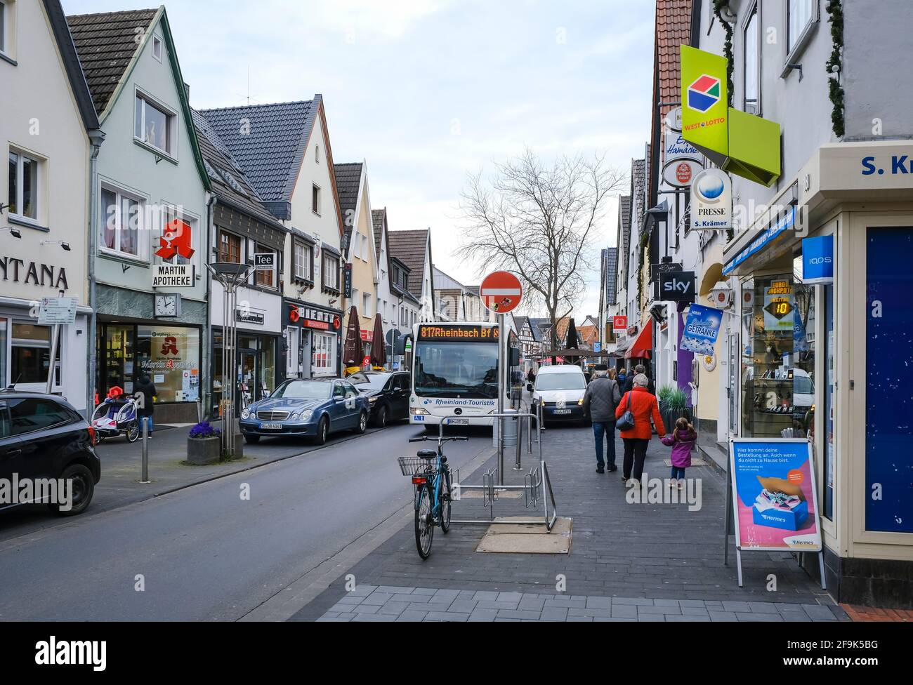 Rheinbach, Nord Reno-Westfalia, Germania - strada principale in tempi di pandemia di Corona, Rheinbach partecipa allo studio di Corona di Hendrik Streeck, il t Foto Stock