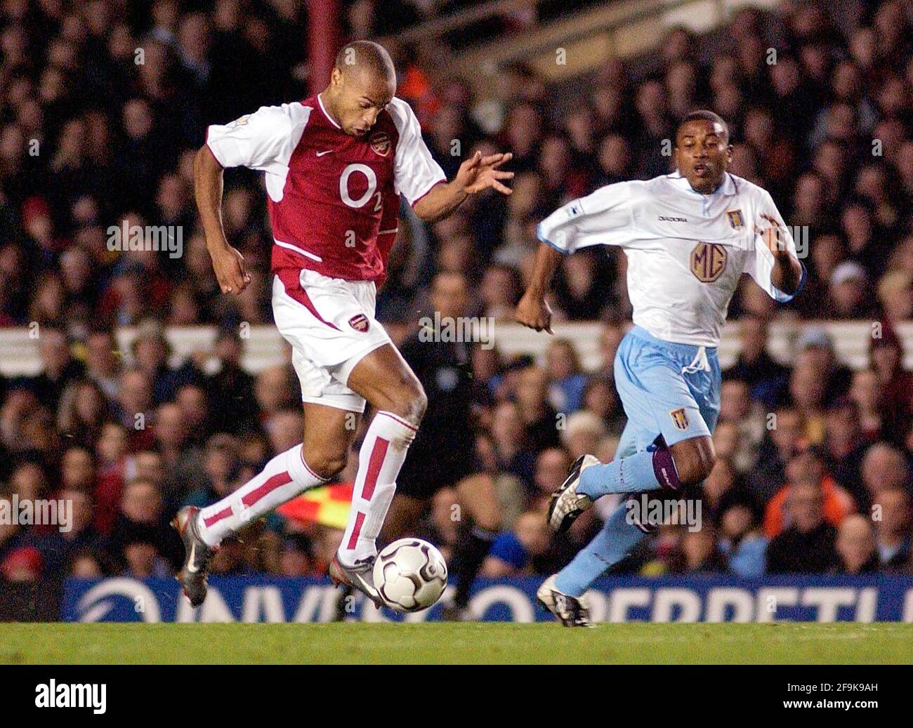 ARSENAL V ASTON VILLA 30/11/2002 FOTO DAVID ASHDOWNFOOTBALL Foto Stock