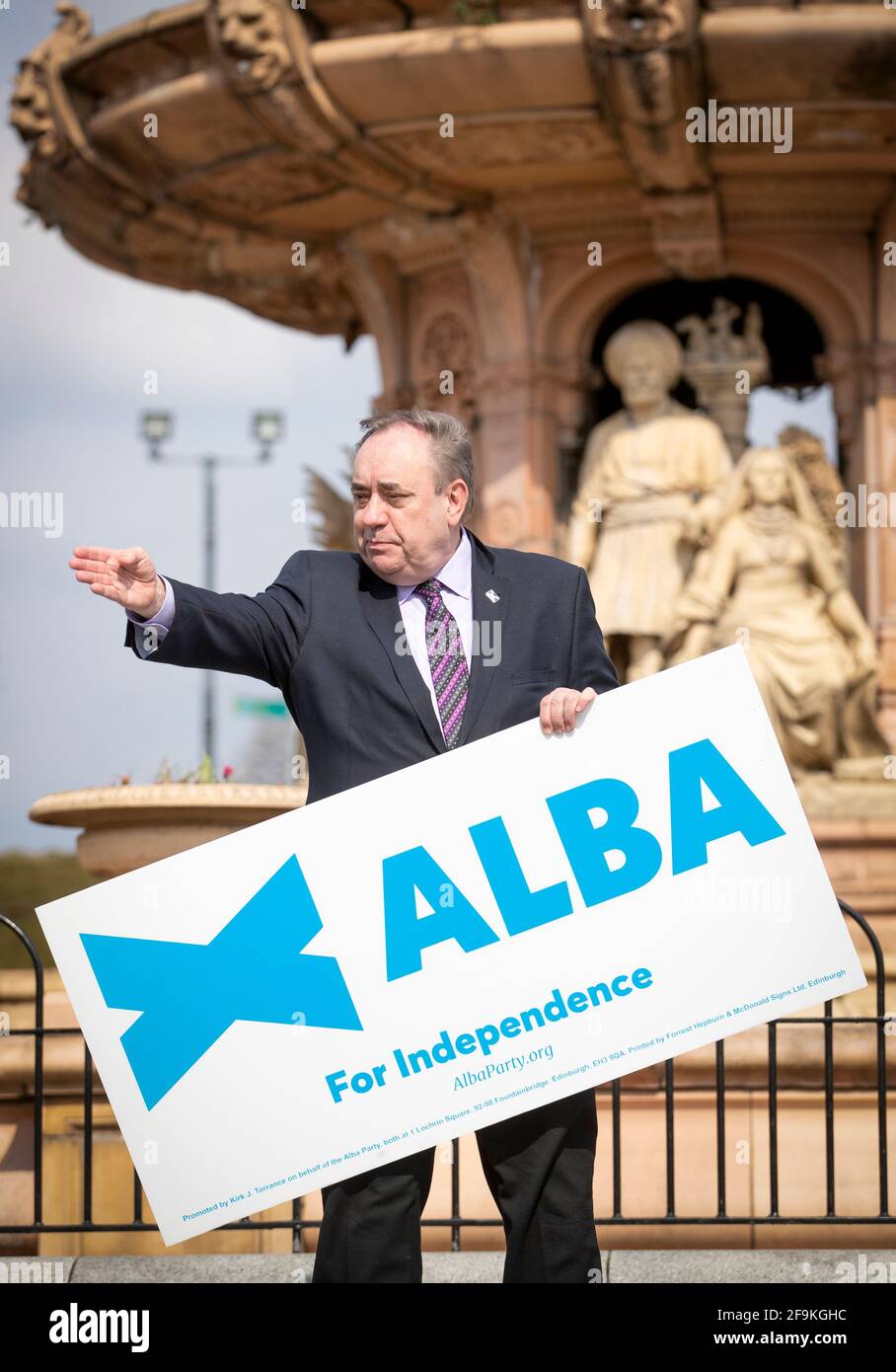 IL leader del Partito ALBA Alex Salmond al Peoples Palace di Glasgow, per celebrare l'inizio della campagna di Glasgow per le elezioni parlamentari scozzesi. Data immagine: Lunedì 19 aprile 2021. Foto Stock