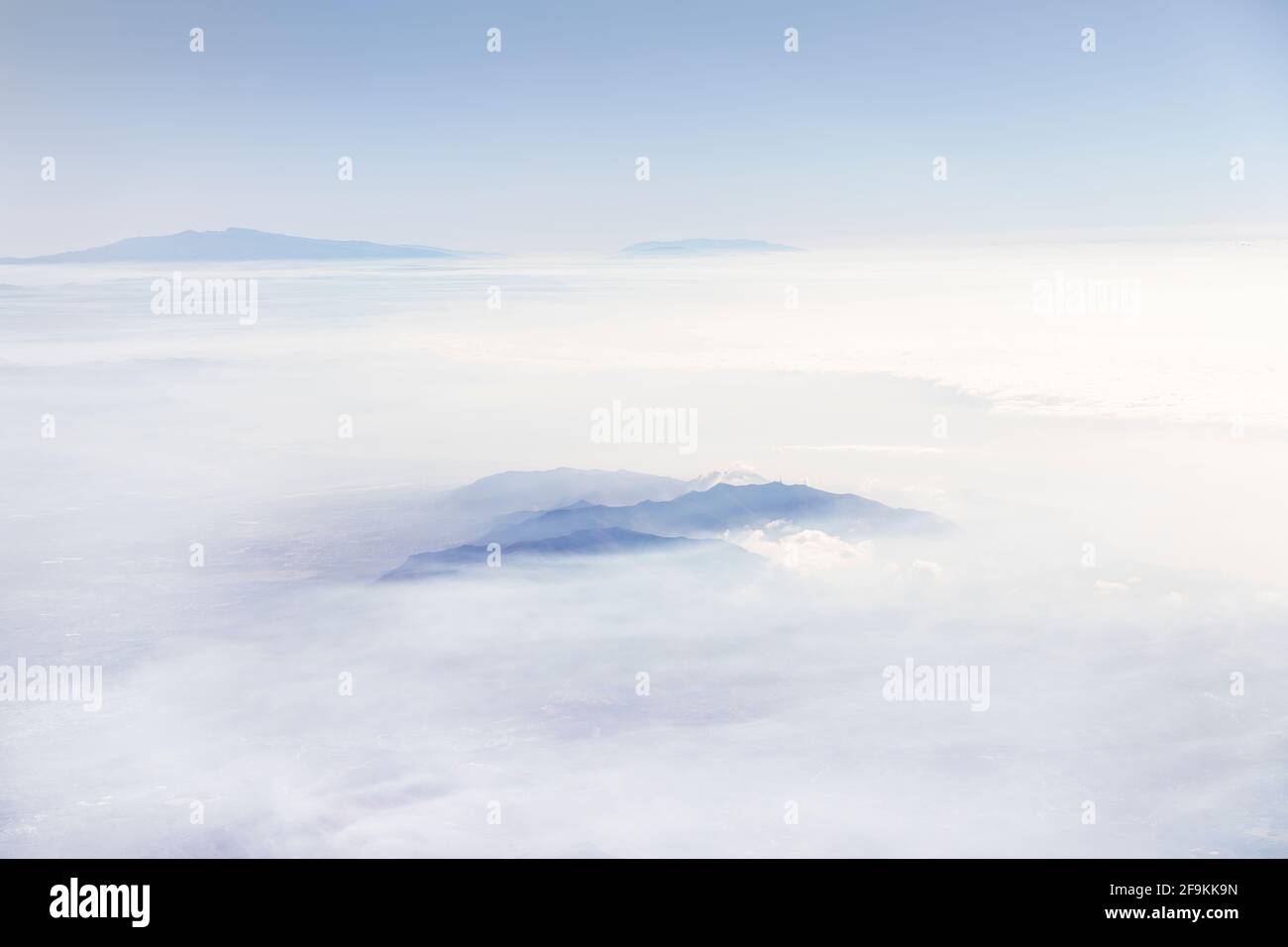 Sierra Nevada montagne sopra le nuvole, Spagna Foto Stock