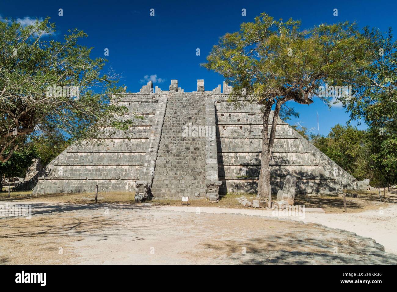 La tomba del sommo sacerdote chiamò anche l'Ossario nel sito archeologico di Chichen Itza, Messico Foto Stock