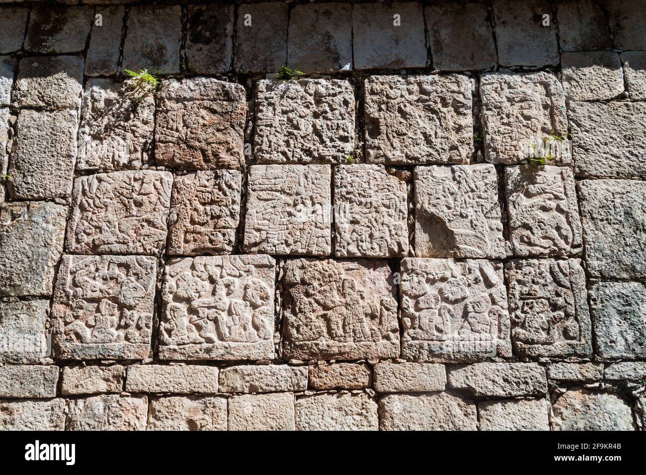 Pannelli al Tempio dei pannelli scultorei Templo de los Retablos nell'antica città maya Chichen Itza, Messico Foto Stock