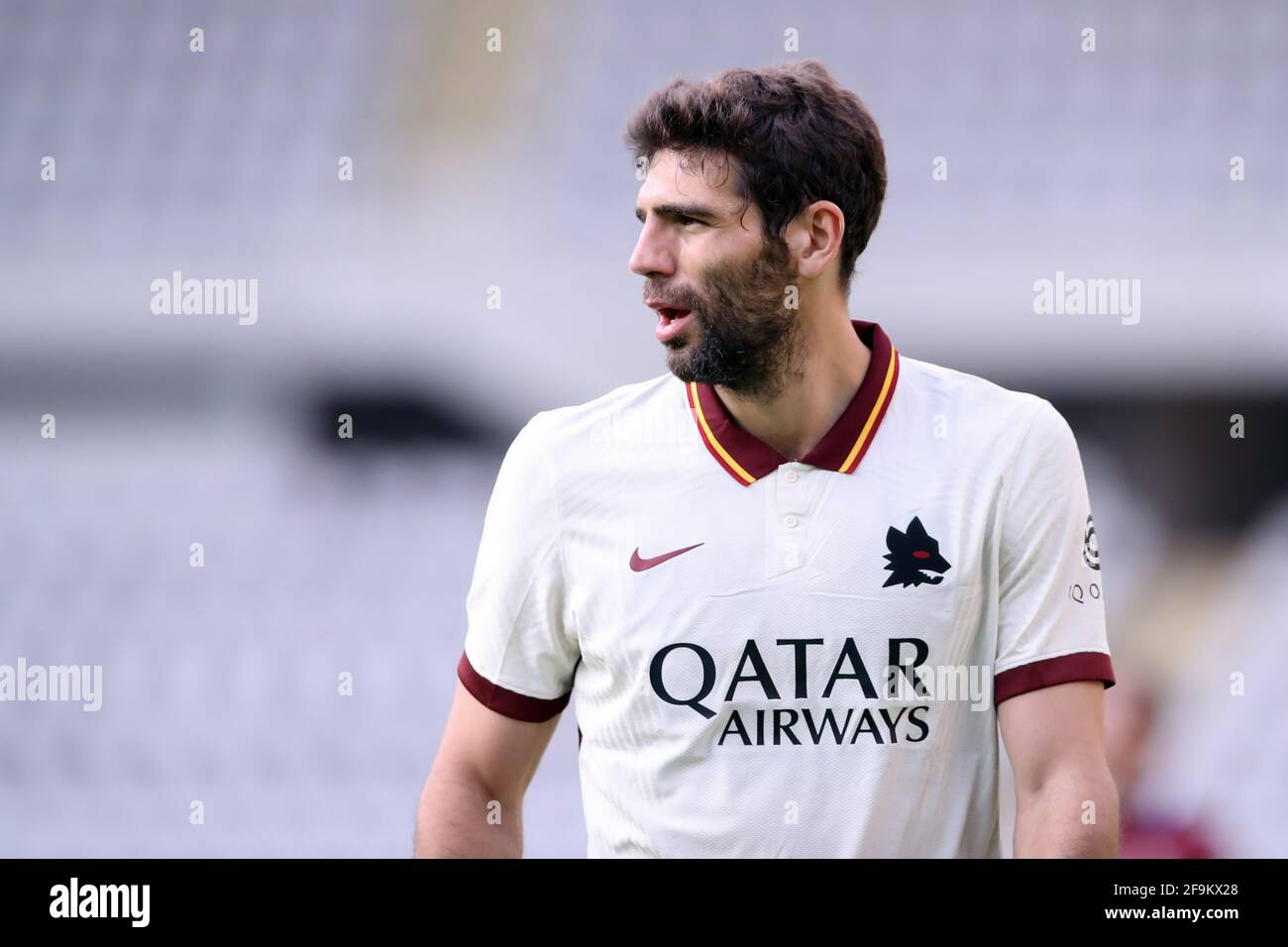 Torino, Italia, 18 aprile 2021. Federico Fazio DI COME Roma guarda durante la serie A match allo Stadio Grande Torino, Torino. L'immagine di credito dovrebbe essere: Jonathan Moscop / Sportimage Foto Stock