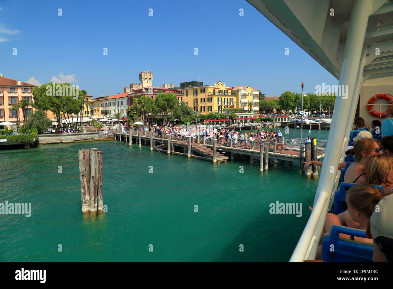 Tour in barca sul Lago di Garda, Sirmione, Lago di Garda, Gardasee, Italia Foto Stock