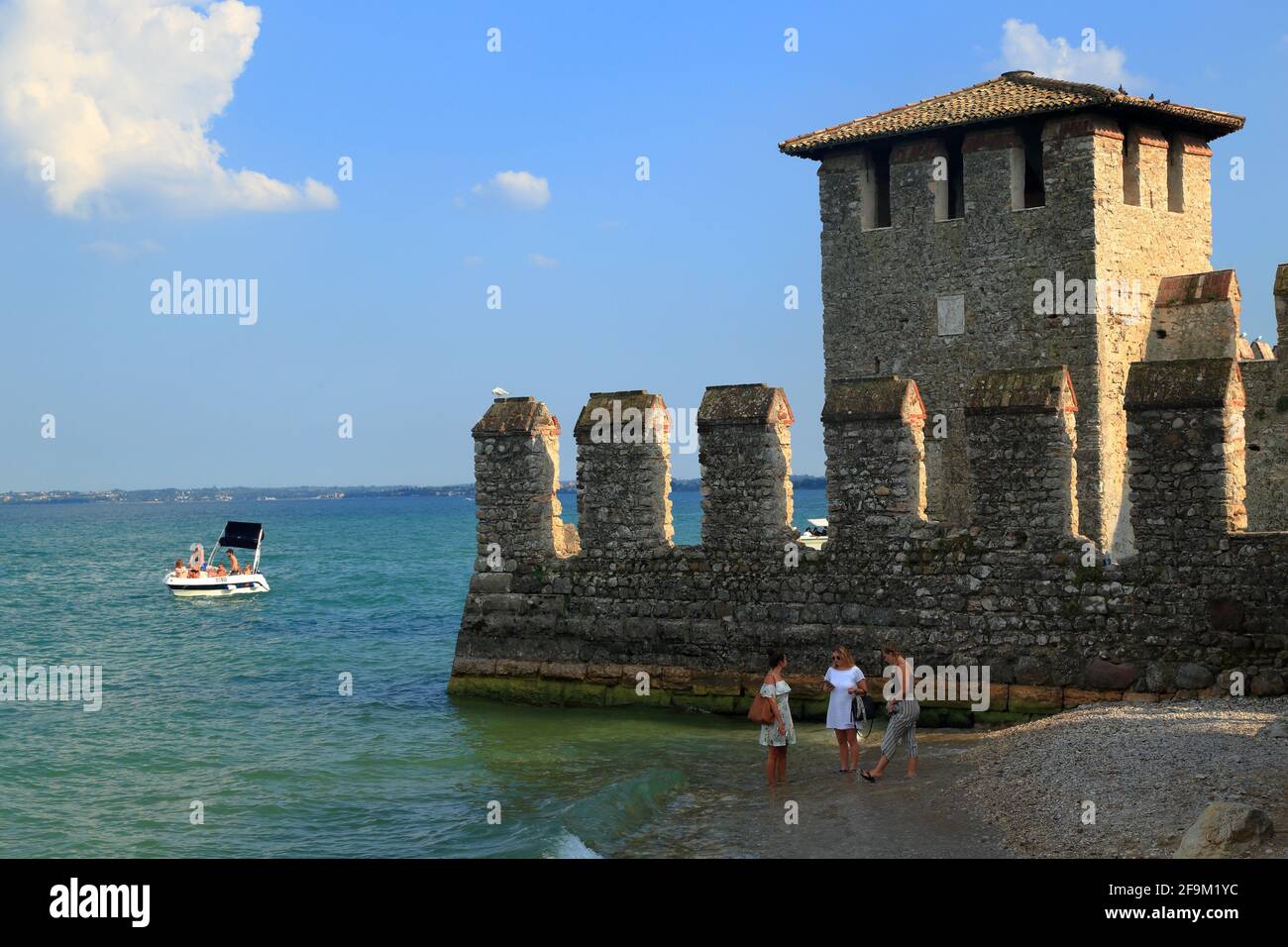 Castello di Sirmione / Castello Scaligero. Lago di Garda, Lago di Garda, Gardasee, Italia Foto Stock