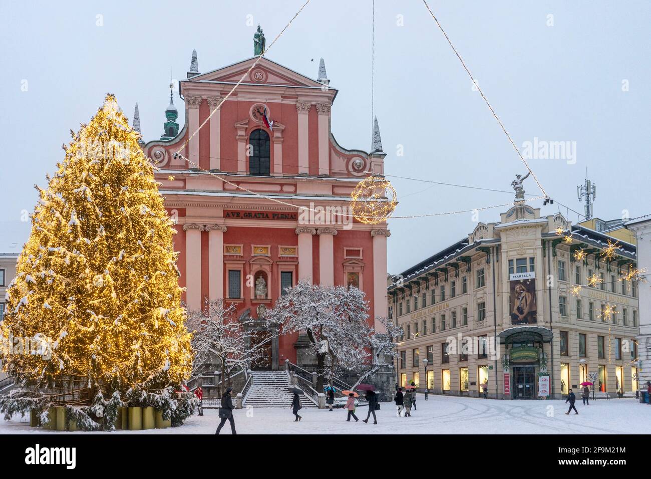 L'iconica piazza Presern nel centro di Lubiana, capitale della Slovenia, in una giornata di sole Foto Stock