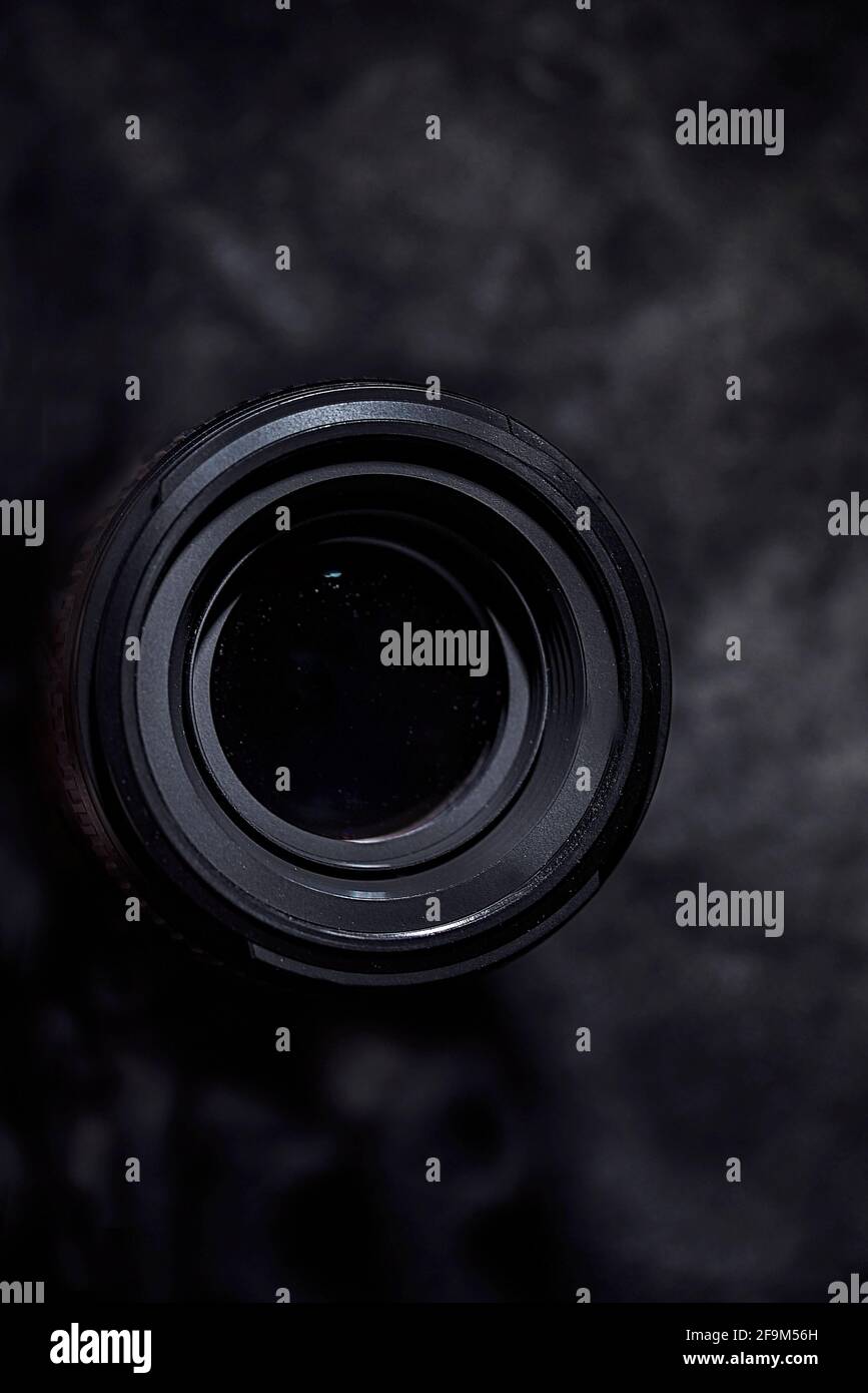 Un obiettivo a focale fissa per fotocamere full frame, primi piano, oggetti che livellano (nikkor 50mm 1.4 G) Foto Stock
