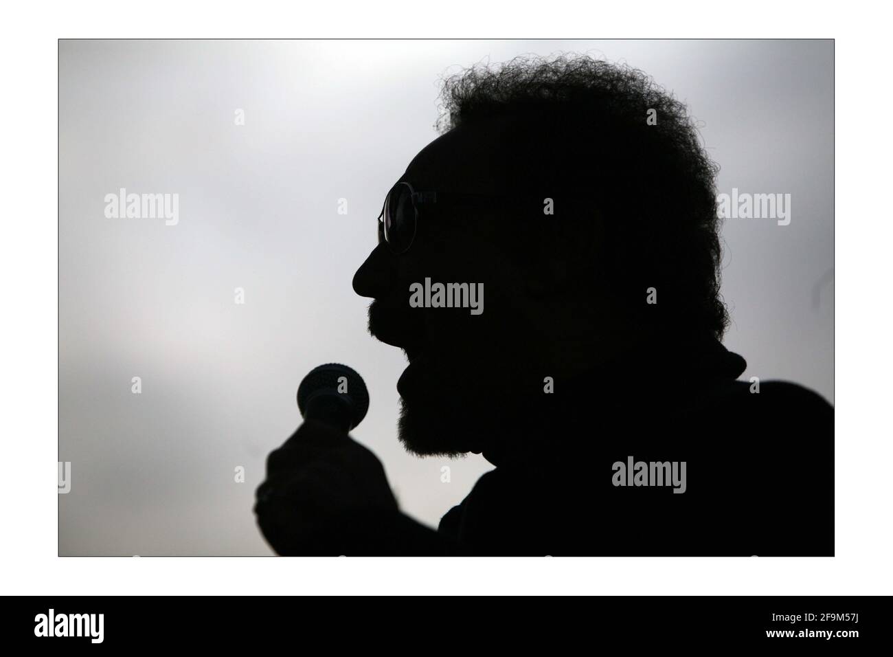 Tom Jones si esibisce sulla South Bank al di fuori del Royal Festival Hall, come parte del BBC2s la cultura Showphoto di David Sandison l'indipendente Foto Stock