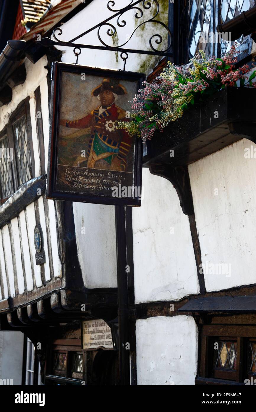 Ritratto di George Augustus Eliott, 1° barone Heathfield sul cartello Shovels, una casa storica in All Saints Street, Old Town, Hastings, East Sussex Foto Stock
