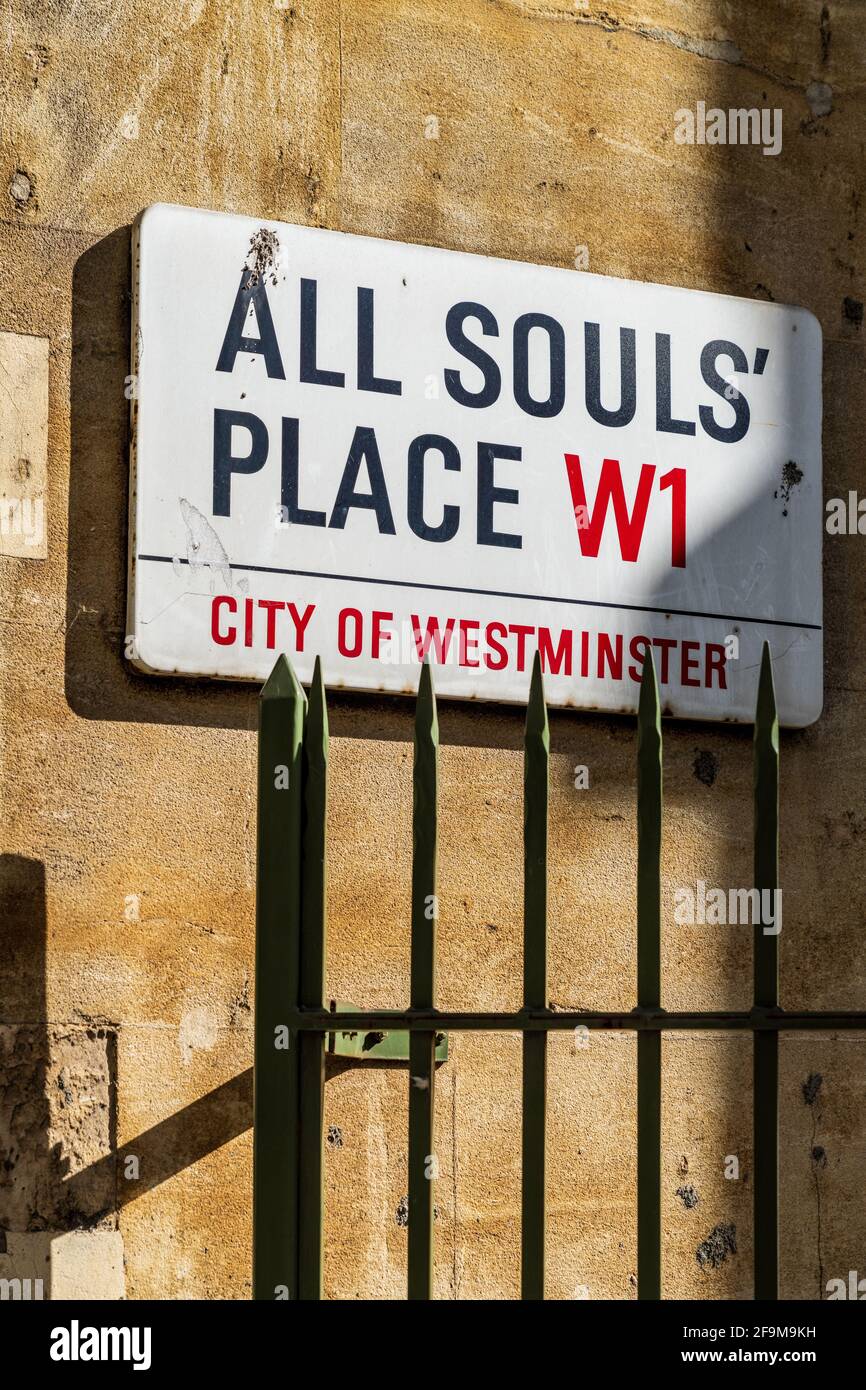 Cartello All Souls Place London W1. Indicazioni stradali per All Souls Place Fitzrovia Central London Foto Stock