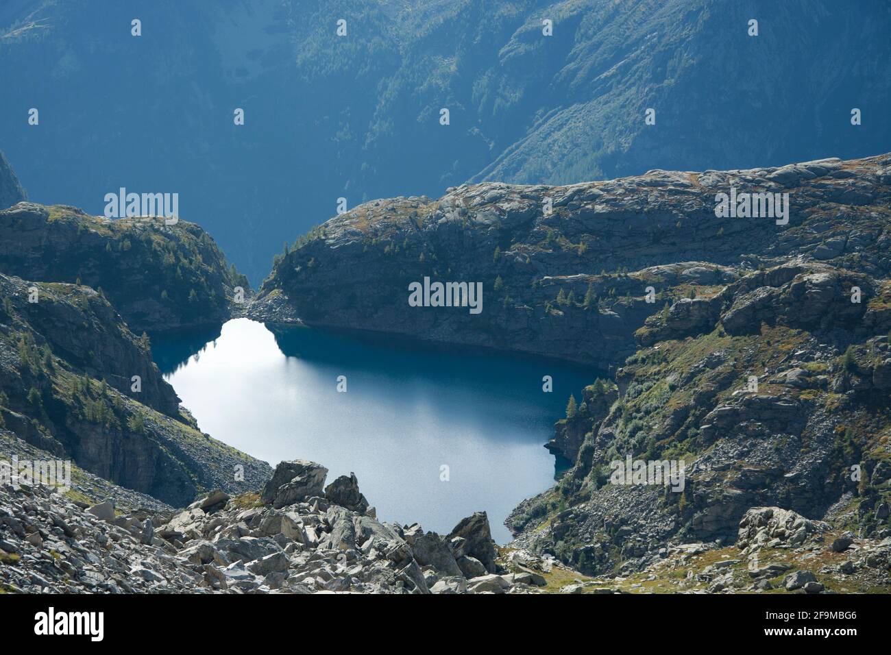 Die Laghi della Crosa, abgelegene Bergseen in einem Seitental des Val Bavona im Tessin, Schweiz Foto Stock