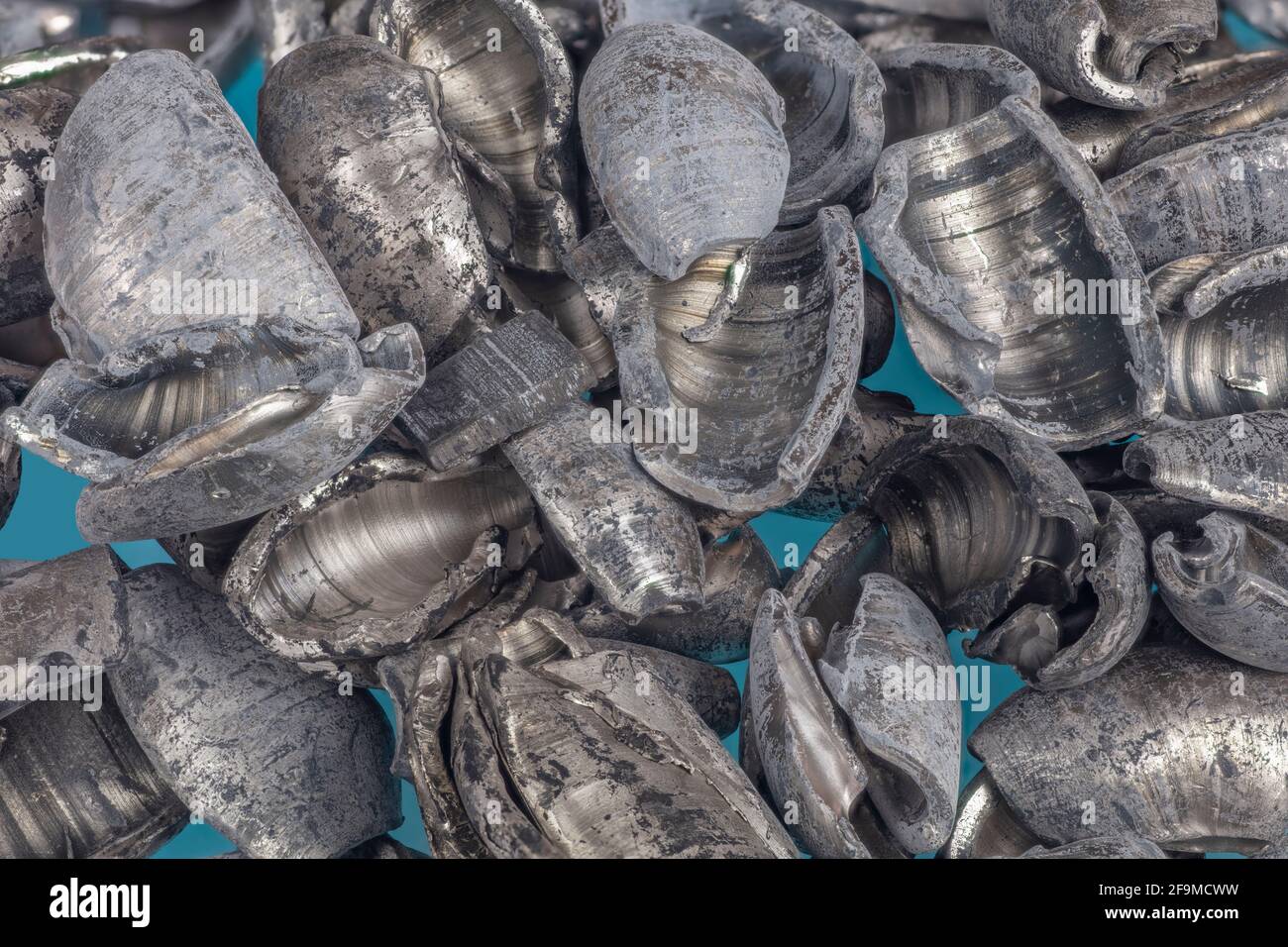 Il litio è un elemento chimico con il simbolo li e il numero atomico 3. Ossidazione rapida! Foto Stock