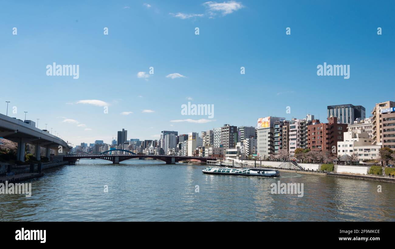 Tokyo, Giappone - autobus acquatico al fiume Sumida (Sumidagawa) a Sumida, Tokyo, Giappone. Foto Stock