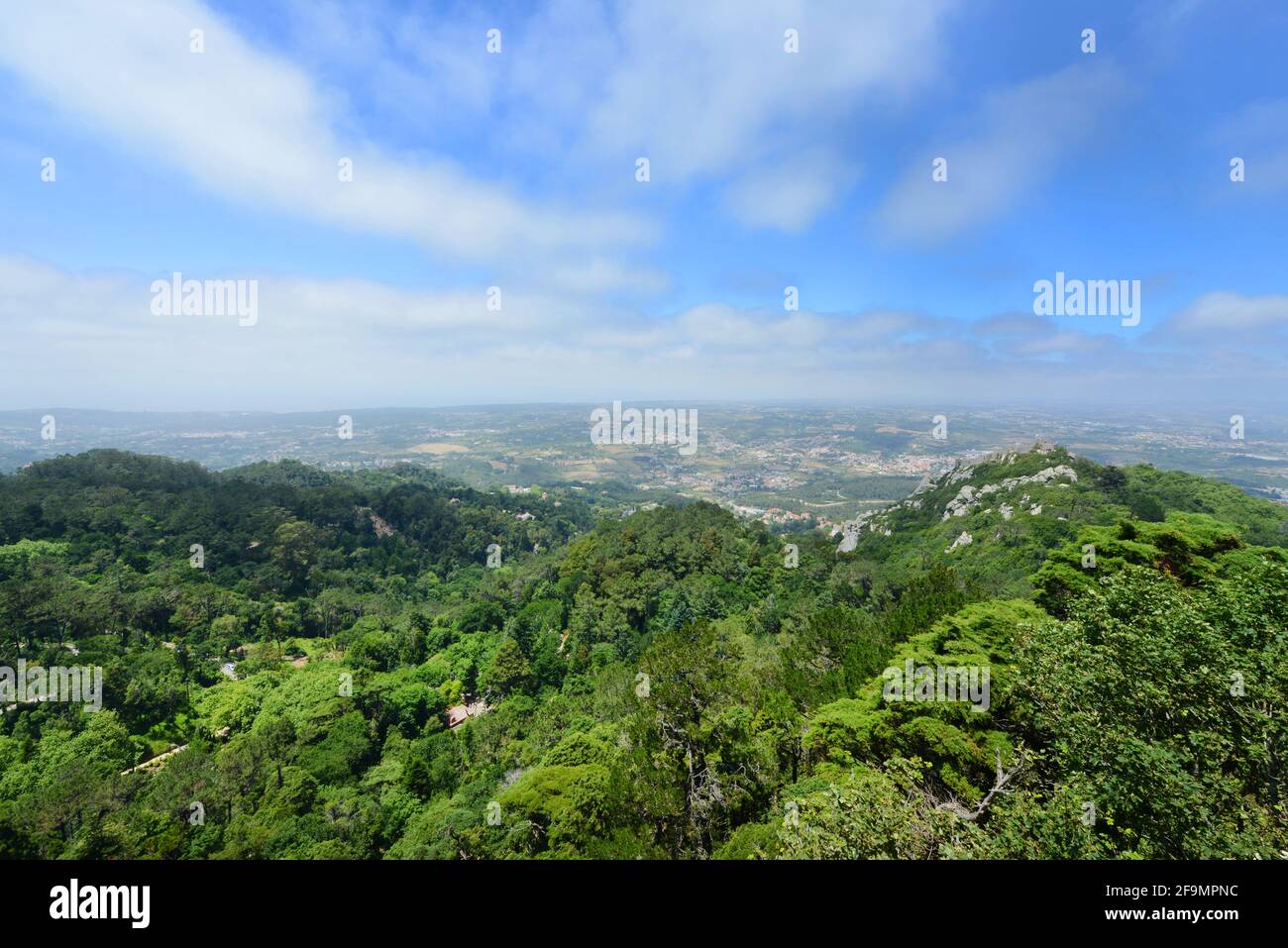 Splendida vista dal palazzo pena di Sintra, Portogallo. Foto Stock