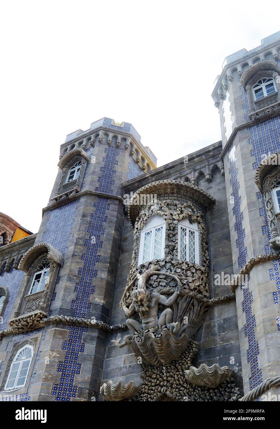 La rappresentazione di un tritone mitologico, che simboleggia l'allegoria della creazione del mondo. Pena palazzo a Sintra, Portogallo. Foto Stock
