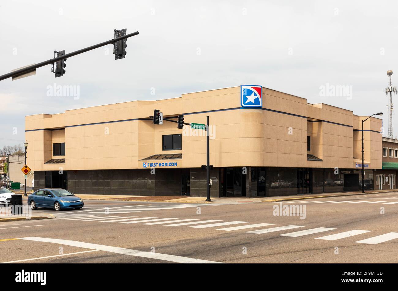 KINGSPORT, TN, USA--8 APRILE 2021: Una filiale della First Horizon Bank, in precedenza prima Tennessee Bank, ha sede a Memphis TN. Foto Stock