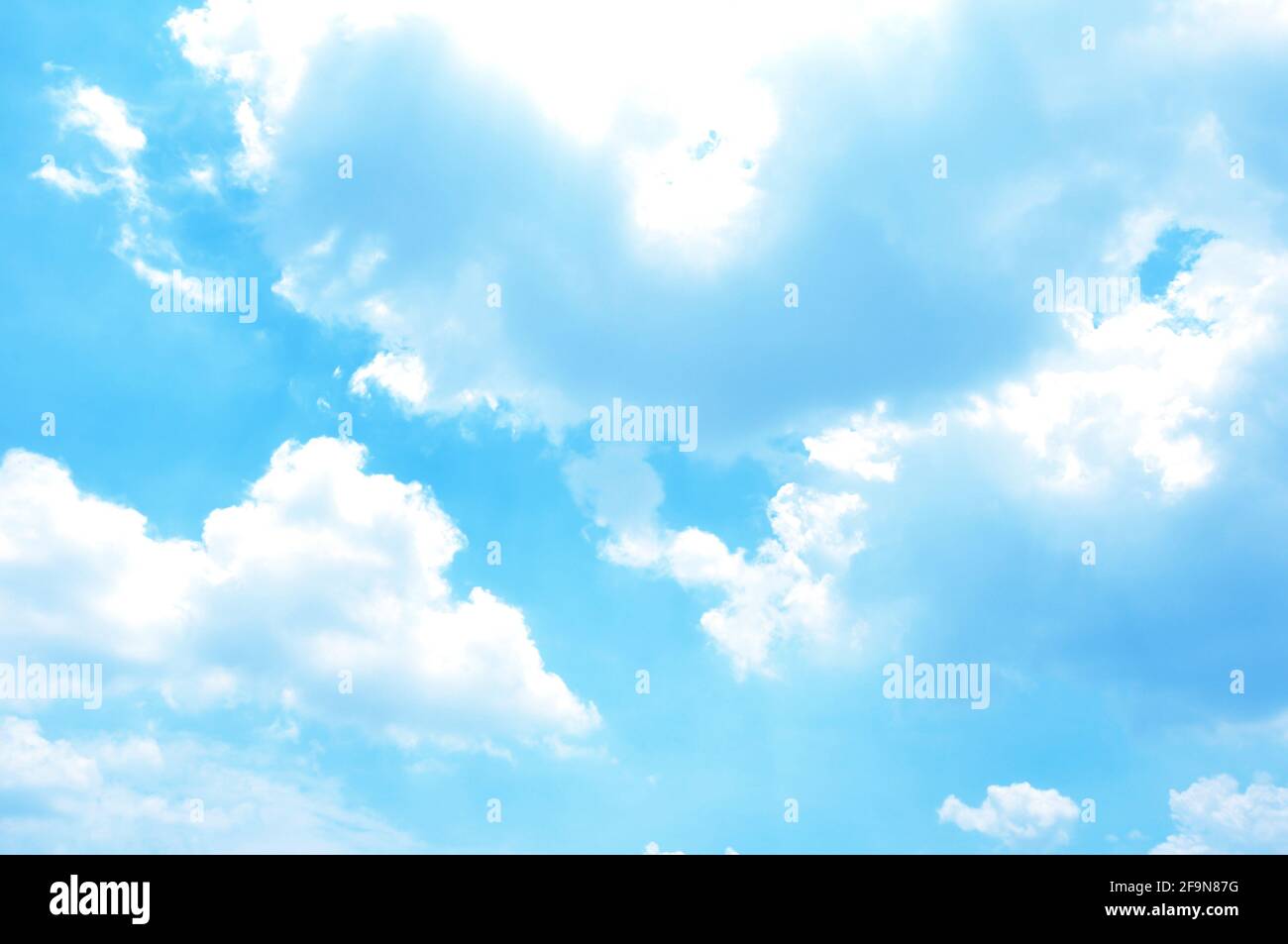 Cielo blu e nuvole Foto Stock