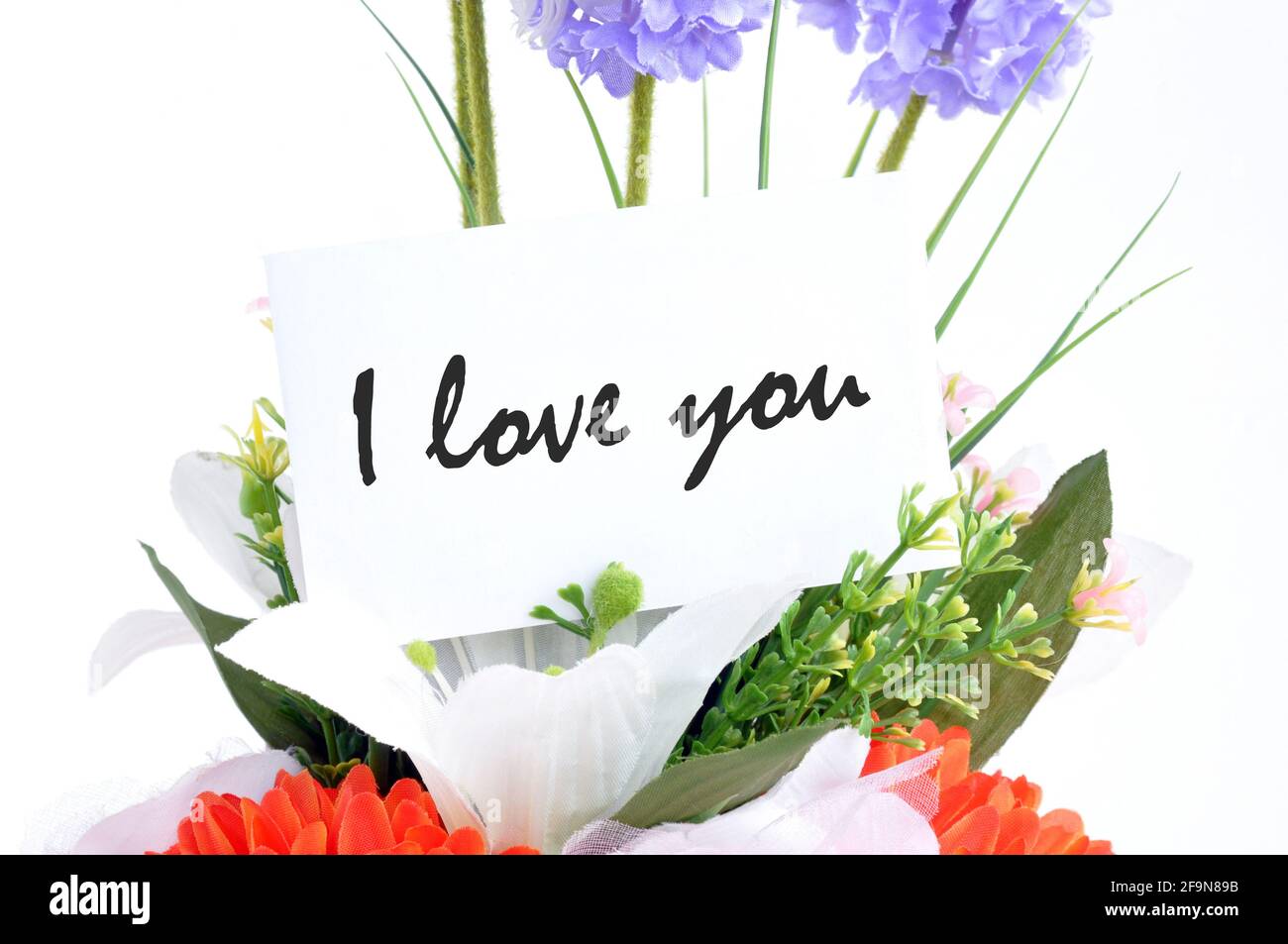 Bouquet di fiori con ' i love you' su scheda tag Foto Stock