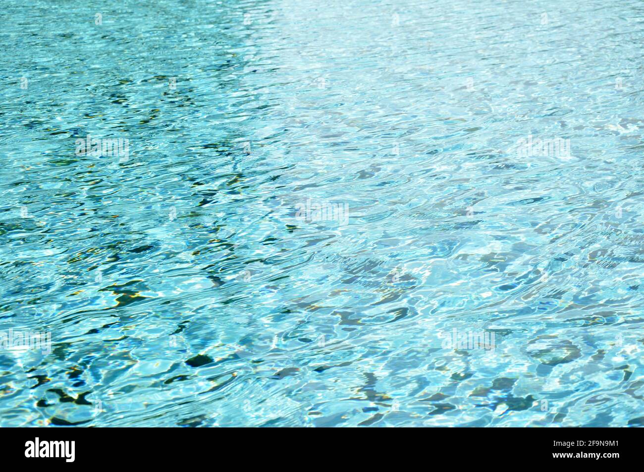 Acqua increspata in piscina Foto Stock