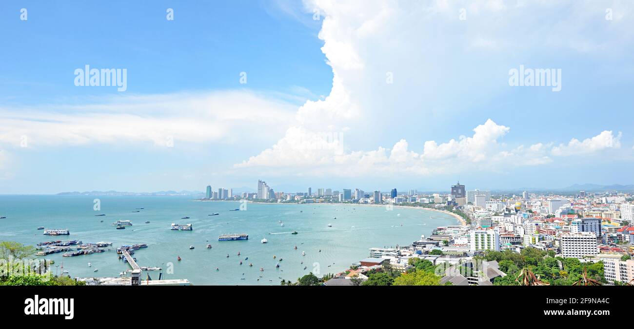 Vista panoramica della spiaggia di Pattaya e della città di Pattaya - orientale Thailandia Foto Stock