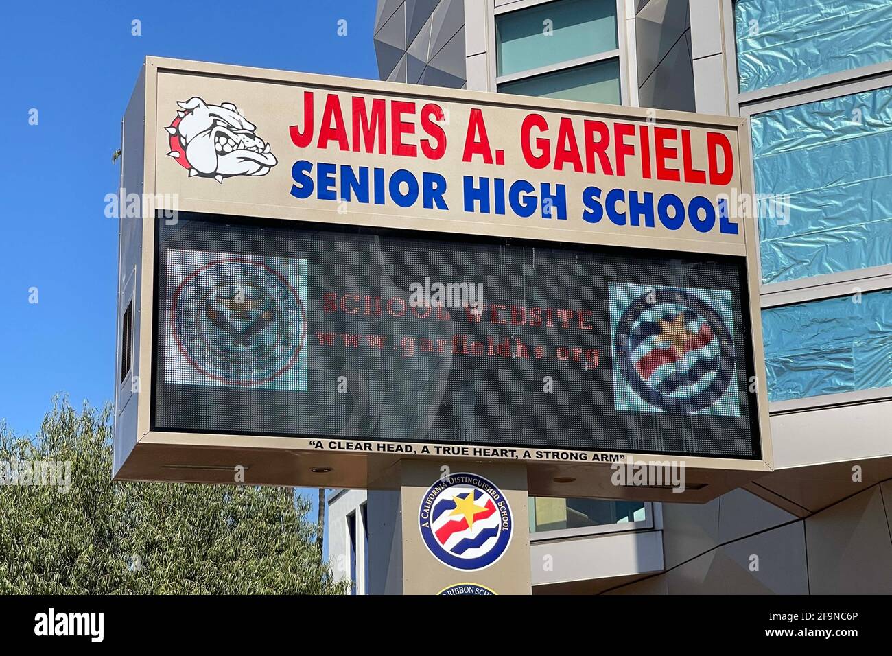 Il cartello del marchese alla James A. Garfield Senior High School, lunedì 19 aprile 2021, a Los Angeles, Foto Stock