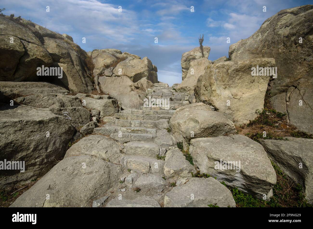 Le rovine dell'antica città traciana di Perperikon, che si ritiene essere un luogo sacro, si trova nella regione di Kardzhali, Bulgaria Foto Stock