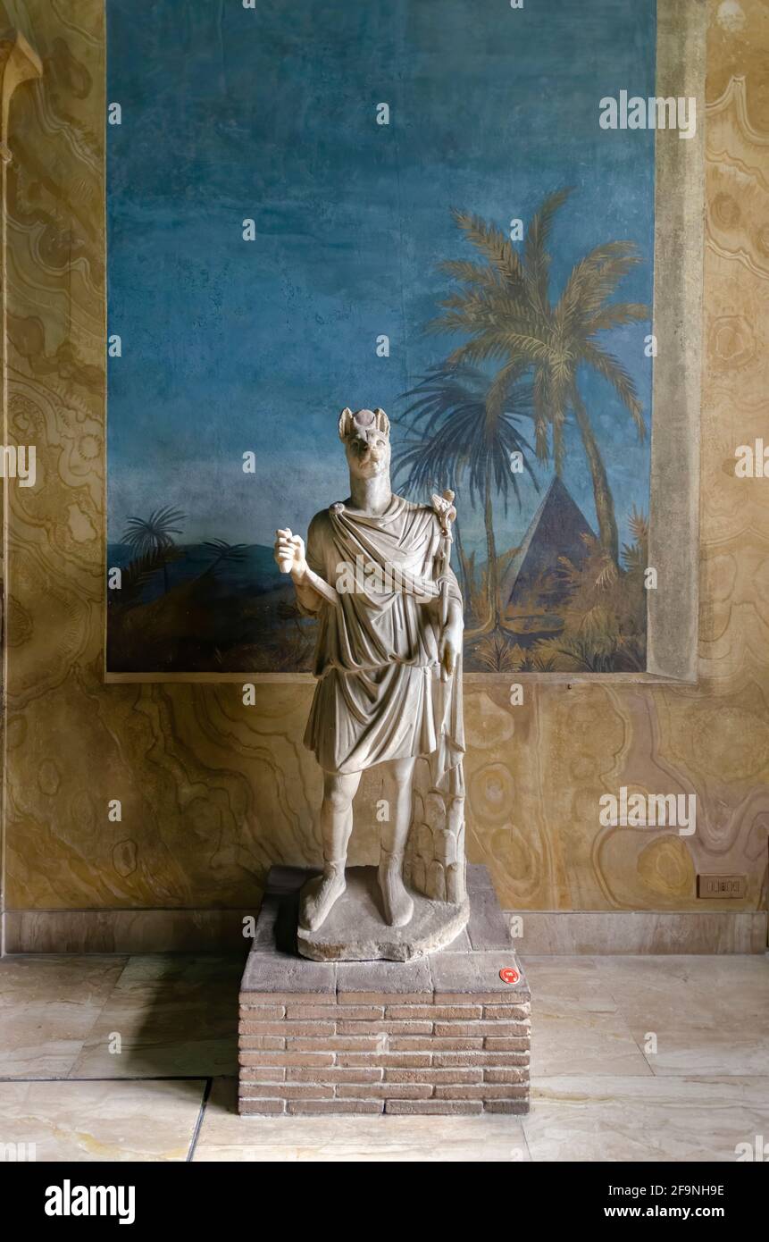 Città del Vaticano, Roma, Italia. Antiche statue egiziane e mummie in mostra ai Musei Vaticani Foto Stock
