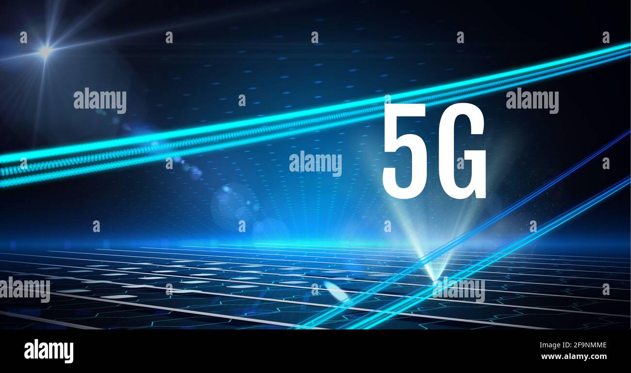 Composizione di 5 g di testo su file di luci incandescenti e. piste multiple di luce elettrica blu Foto Stock