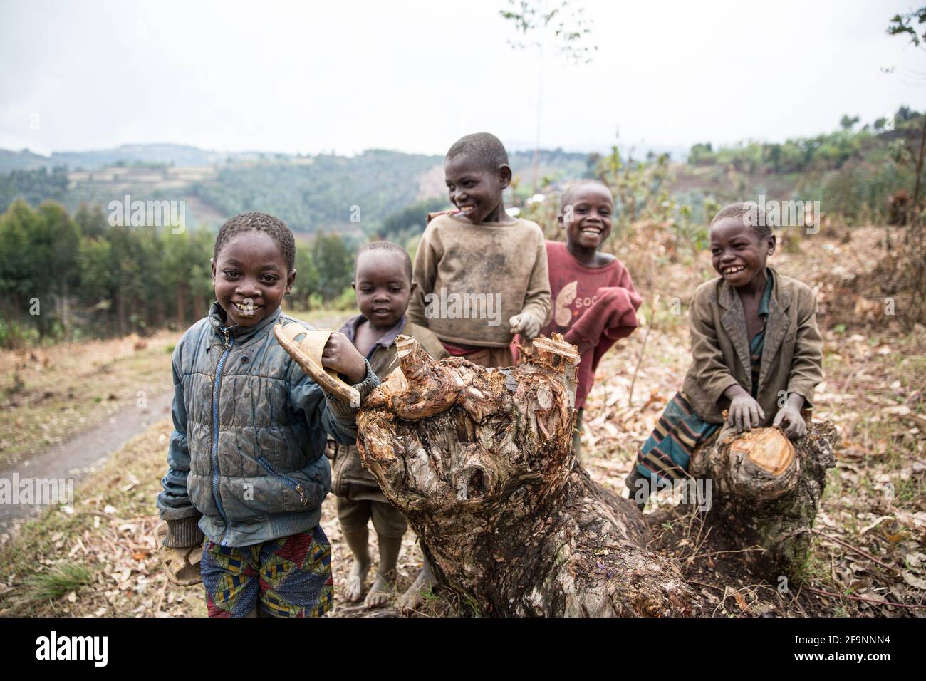 Villaggio tradizionale di Pigmy, Parco Nazionale di Kibira, Burundi, Africa Foto Stock