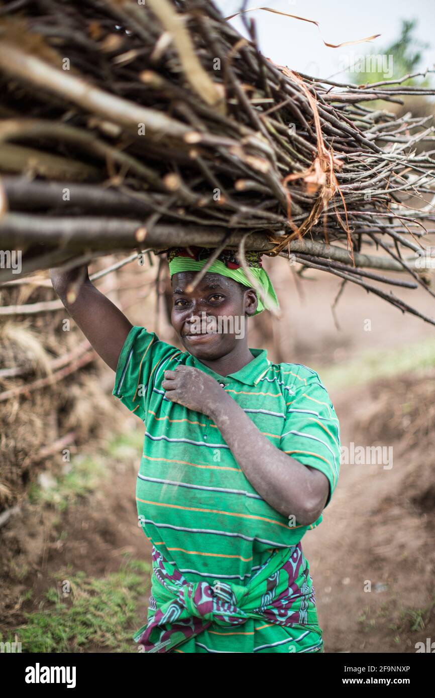 Villaggio tradizionale di Pigmy, Parco Nazionale di Kibira, Burundi, Africa Foto Stock