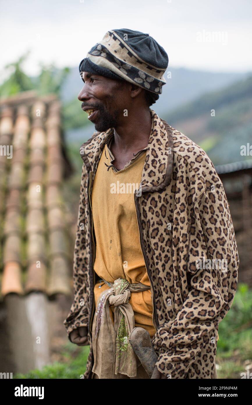 Villaggio tradizionale di Pigmy, Parco Nazionale di Kibira, Burundi, Africa Foto Stock