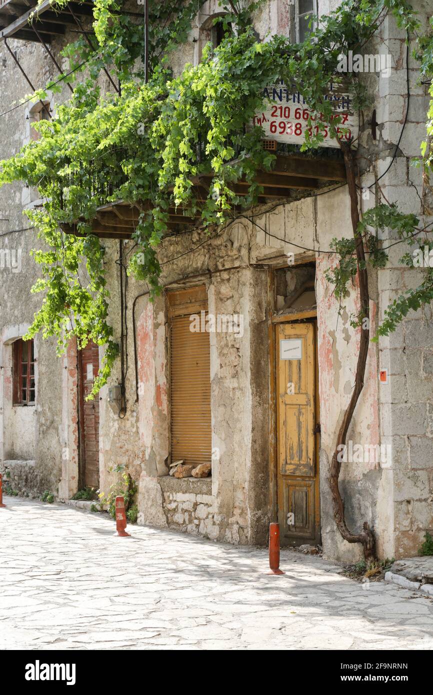 Il famoso villaggio Karytaina situato nel Peloponneso Arcadia, Grecia Foto Stock