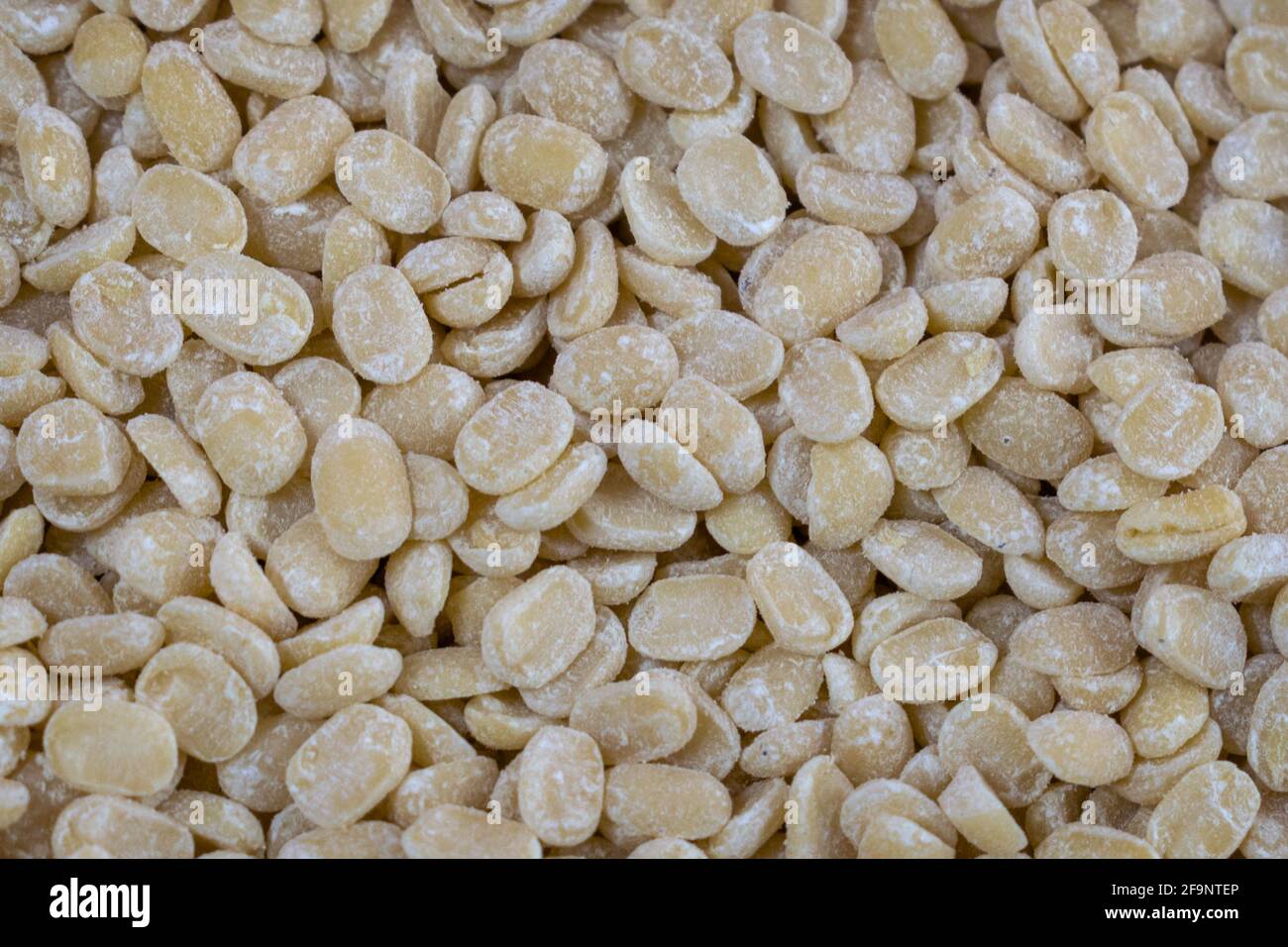 Uno sfondo pieno di Split Black Gram chiamato anche Bianco URAD dal Foto Stock