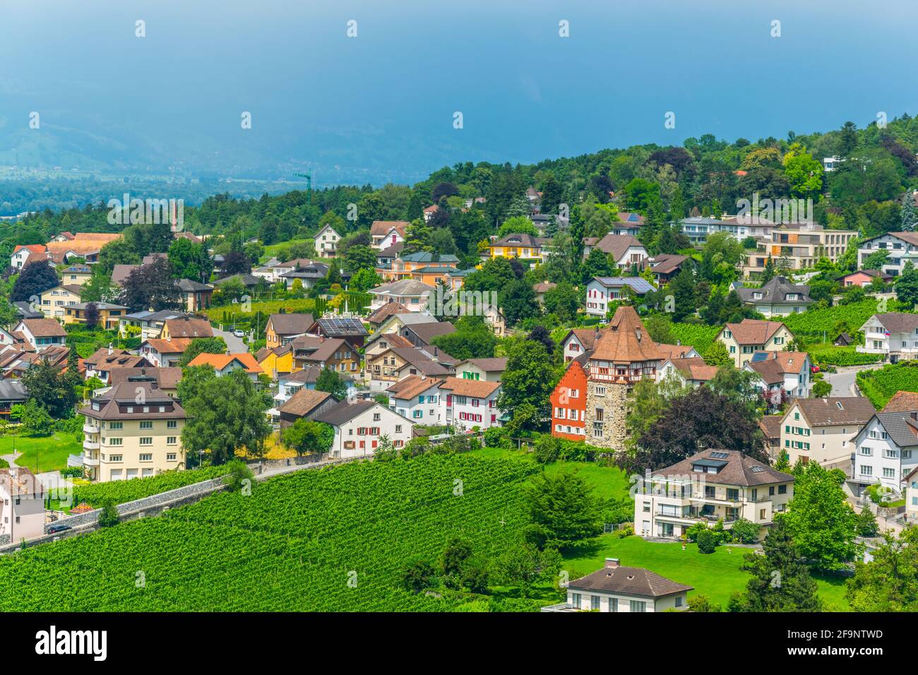 Veduta aerea della famosa casa rossa del liechtenstein. Foto Stock