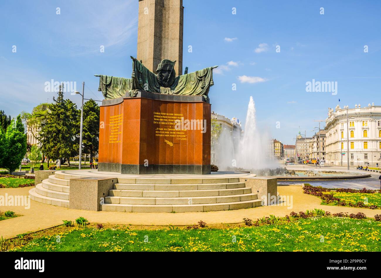 vista del monumento che esprime gratitudine all'esercito rosso che ha contribuito a preservare la pace in europa a vienna Foto Stock