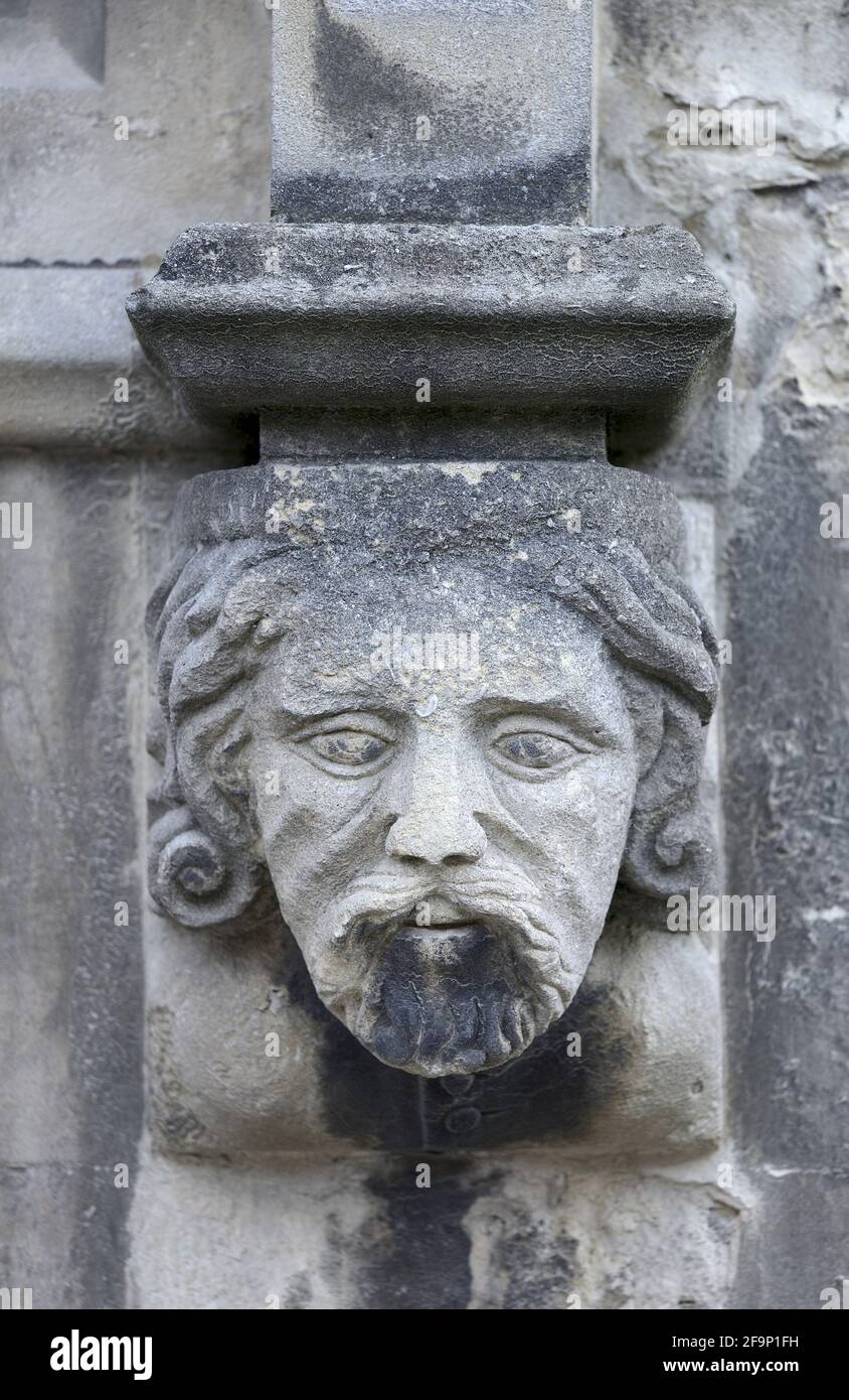 Canterbury, Kent, Regno Unito. Cattedrale di Canterbury: Facciata medievale in pietra scolpita sulla facciata occidentale Foto Stock