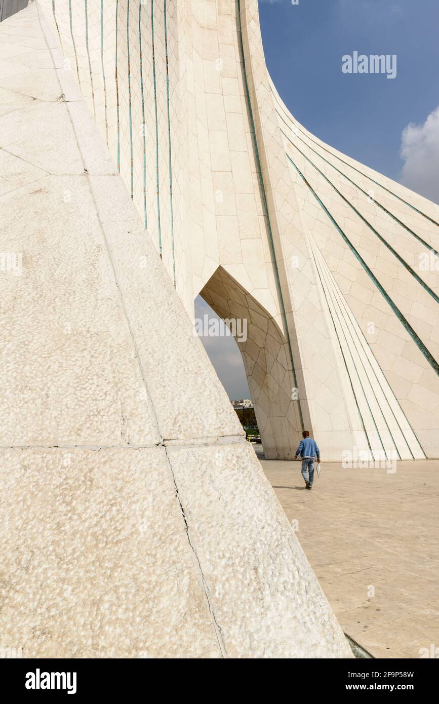 Particolare della Torre Azadi a Teheran, Iran. Foto Stock