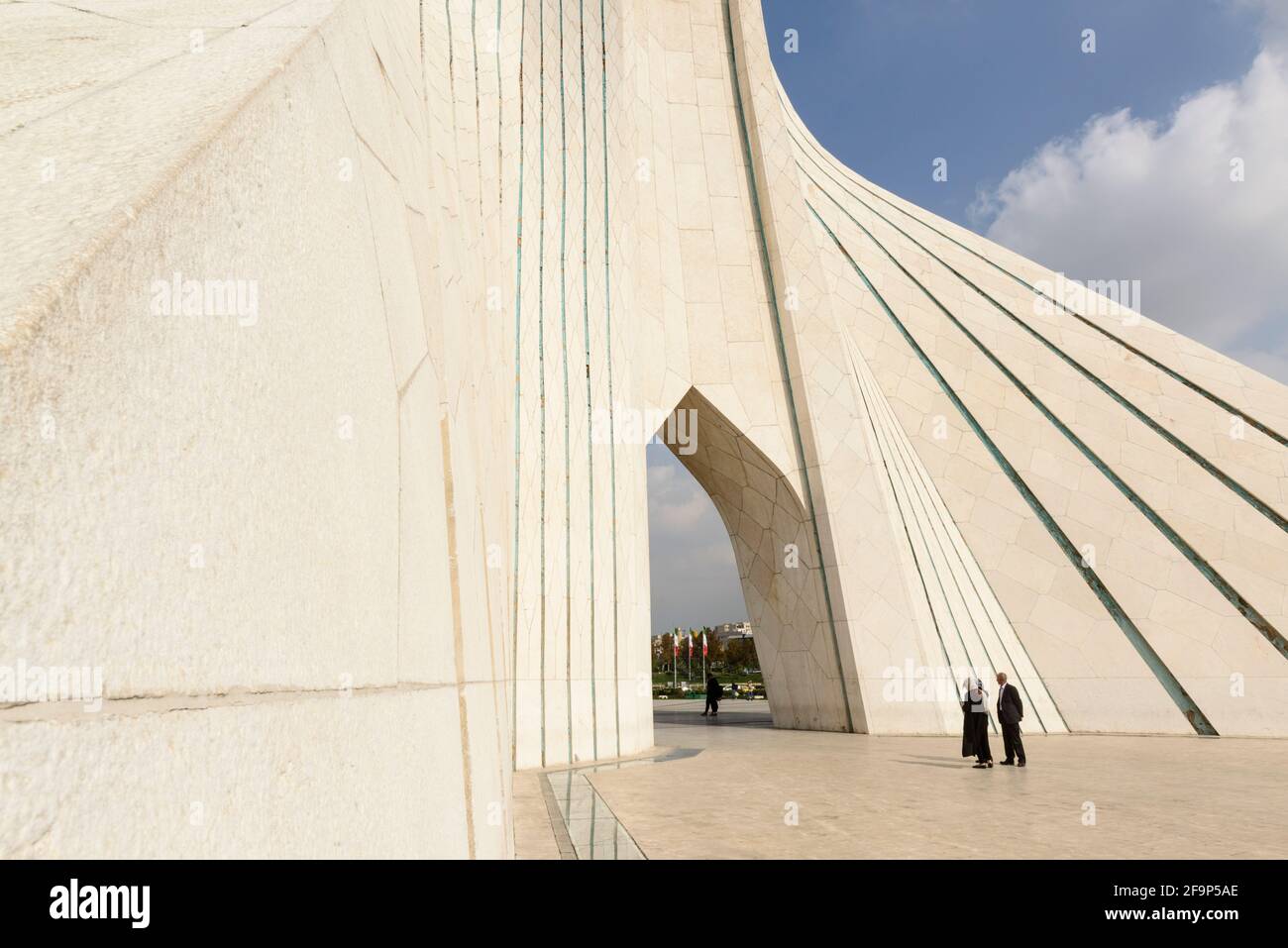 Particolare della Torre Azadi a Teheran, Iran. Foto Stock