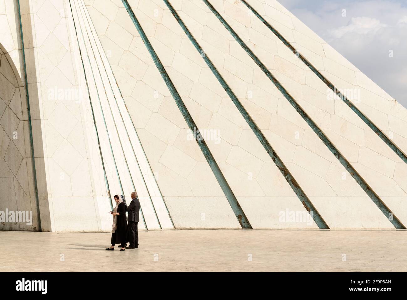 Particolare della Torre Azadi a Teheran, Iran. Foto Stock