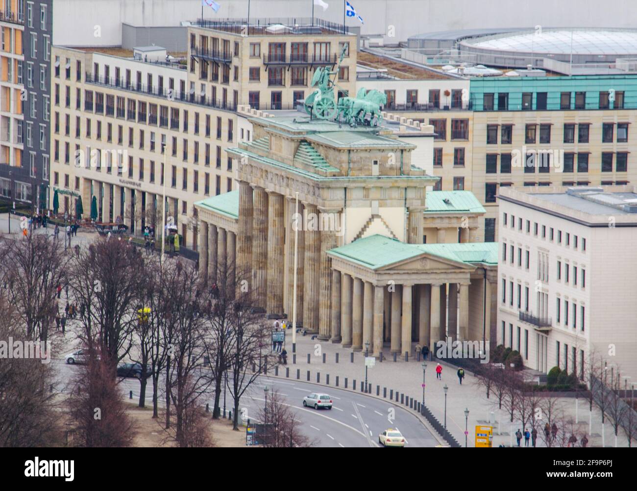 veduta aerea di brandenburger tor a berlino. Foto Stock