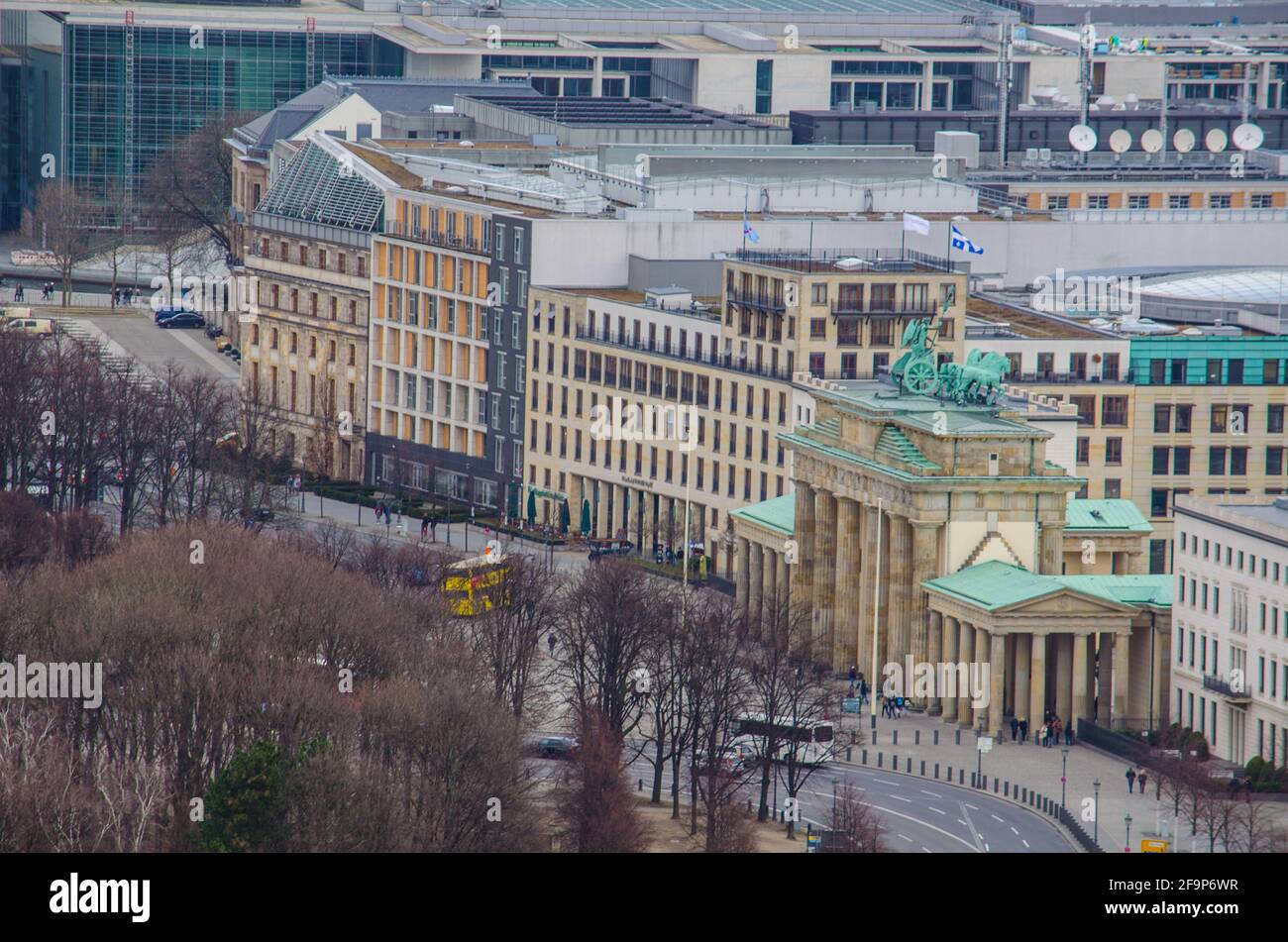 veduta aerea di brandenburger tor a berlino. Foto Stock